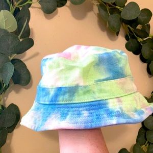Can you tied a bucket hat